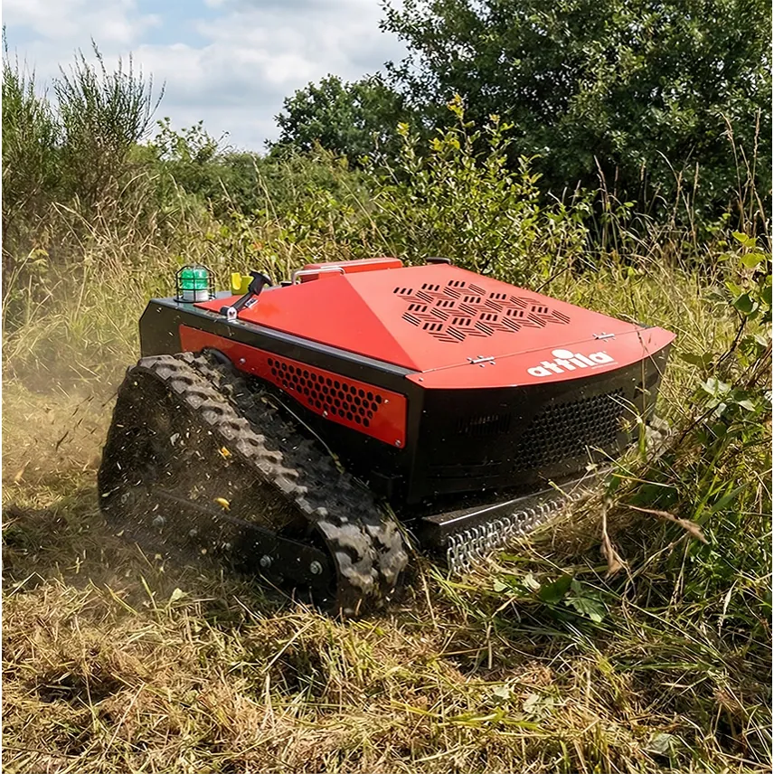immagine ambientata del trinciaerba radiocomandato ATRC 7055
